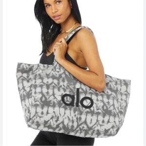 Alo Yoga Tote grey tie dye brand new